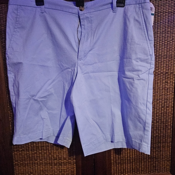 Izod Blue Flat Front Shorts Casual Style Size 35 Waist - Picture 1 of 3
